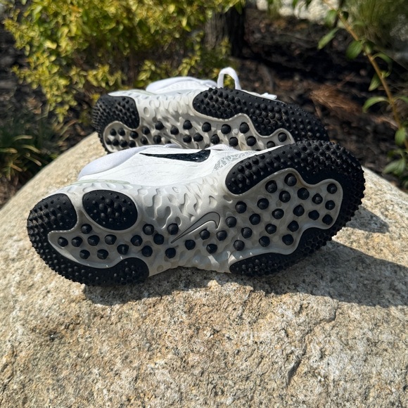 Nike Women’s Alpha Huarache Elite 4 Women's Softball Turf Shoes White Size 5.5 - Picture 8 of 10